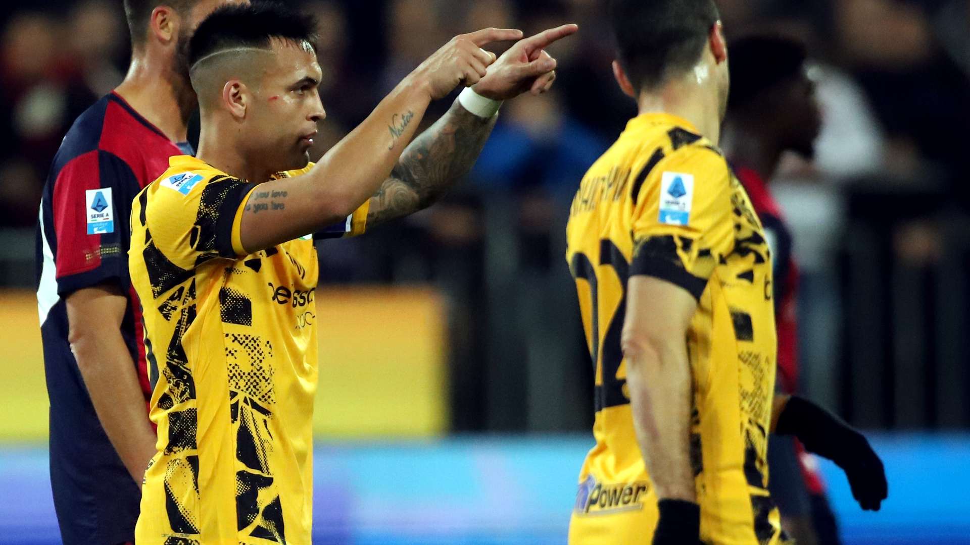 更是众多球 更是众多球